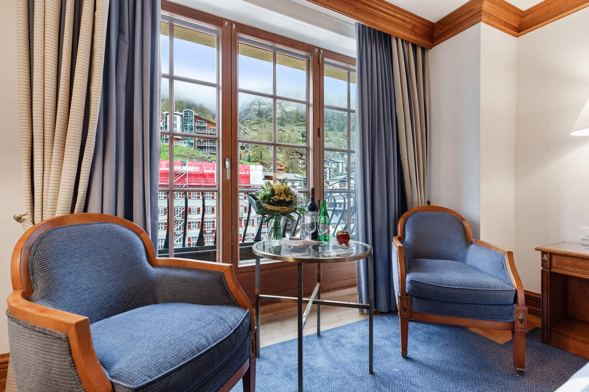 Classic Double Room Matterhorn View Living Room - Grand Hotel Zermatterhof