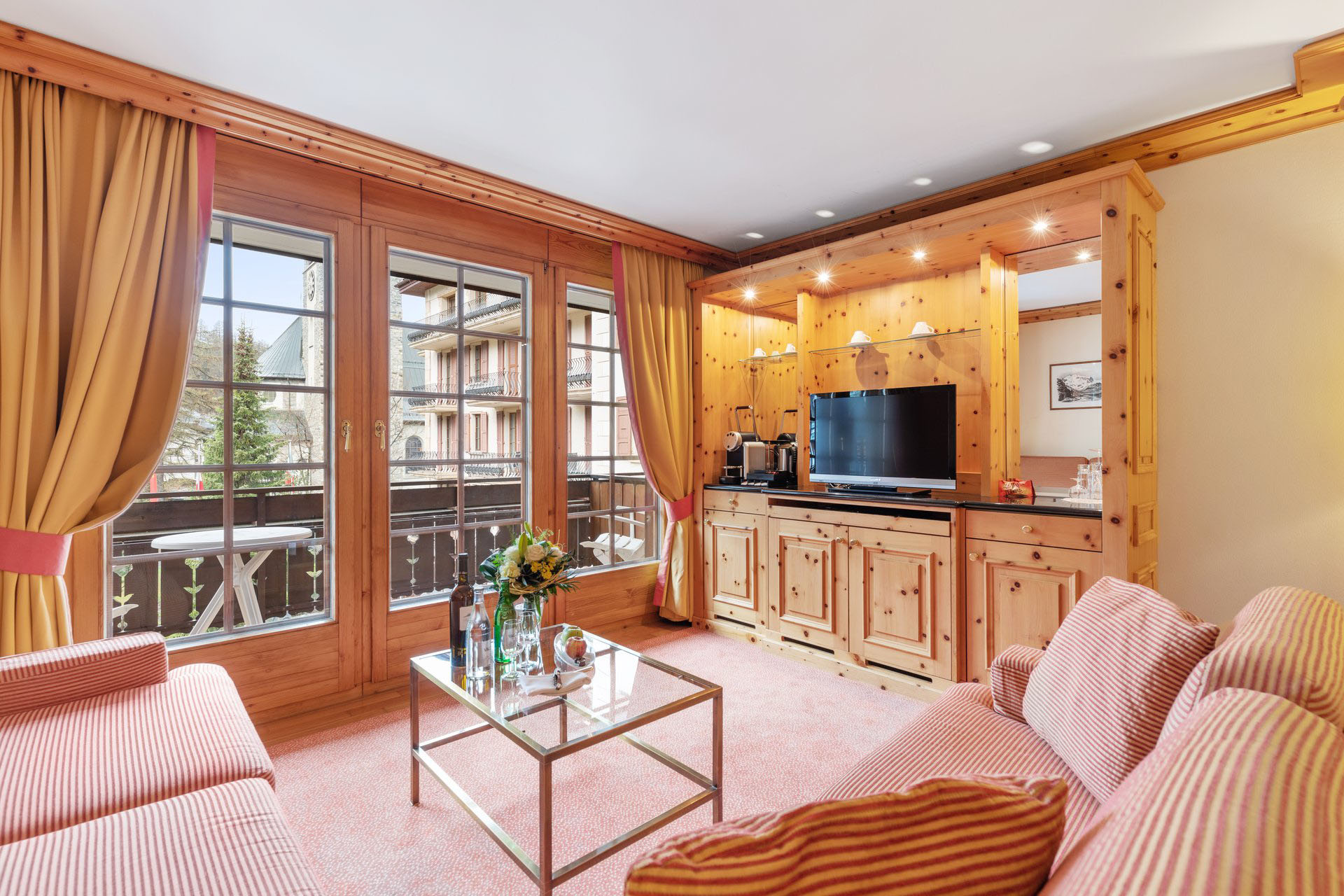 Classic Superior Double Room Living Room View - Grand Hotel Zermatterhof