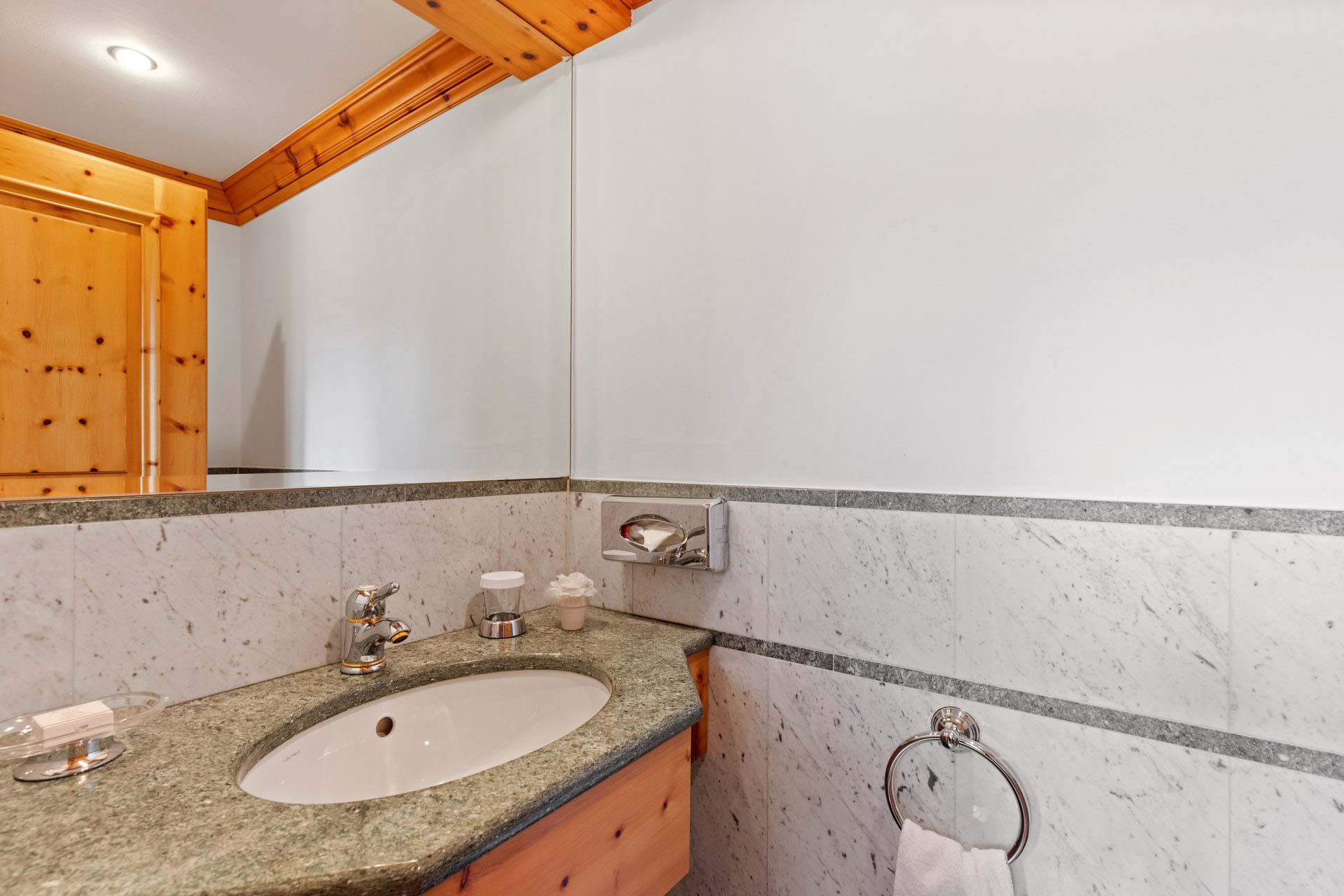 Classic Superior One Bedroom Suite Bathroom - Grand Hotel Zermatterhof