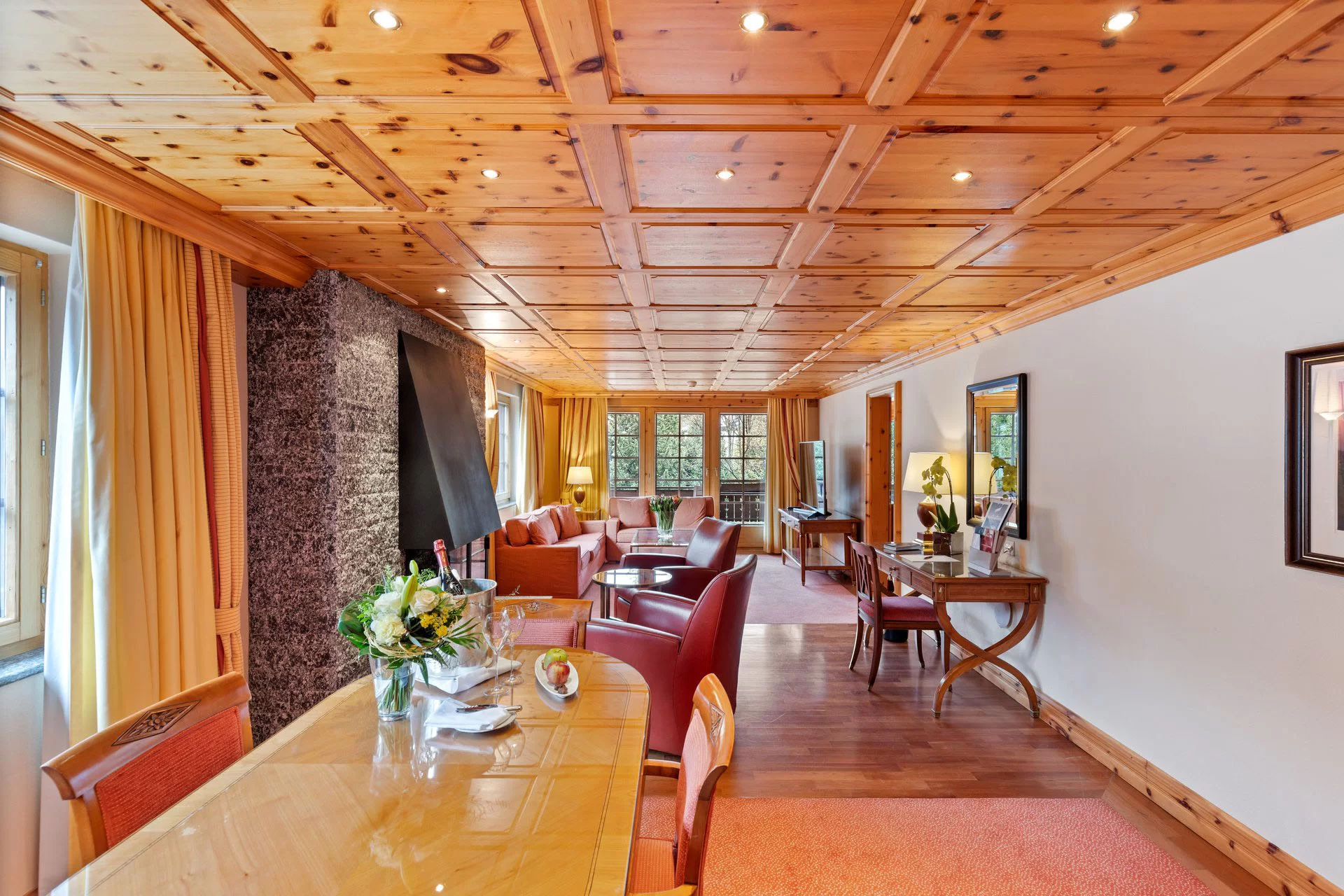 Classic Superior One Bedroom Suite Space - Grand Hotel Zermatterhof