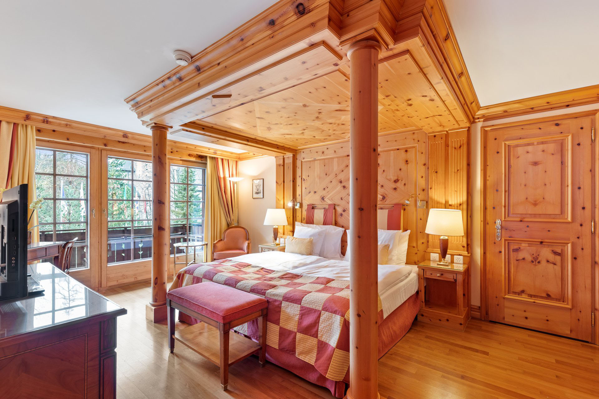 Classic Superior One Bedroom Suite Four Poster Bed - Grand Hotel Zermatterhof