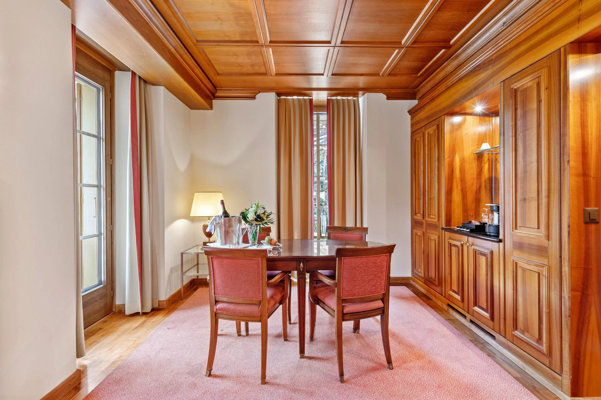 Corner One Bedroom Suite Matterhorn Dining Table - Grand Hotel Zermatterhof