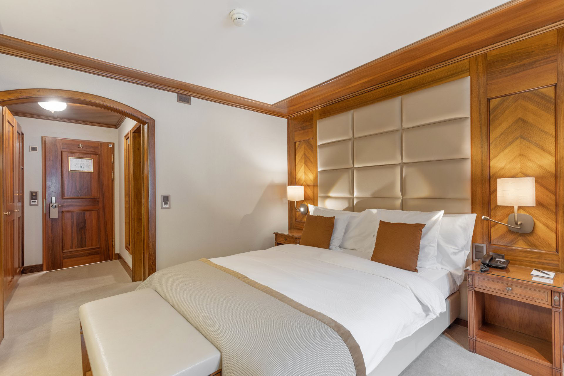 Single Room King Size Bed - Grand Hotel Zermatterhof