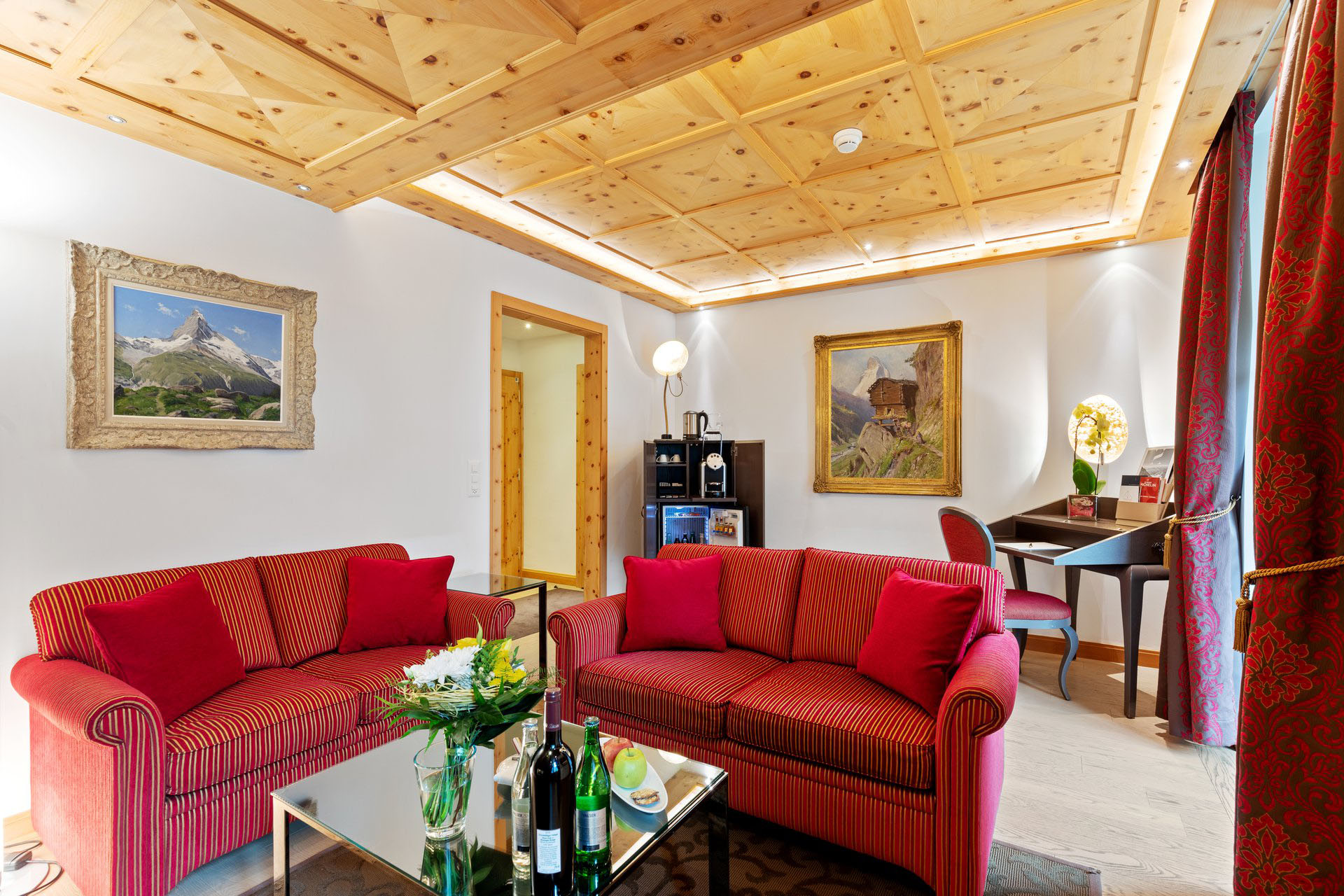 Superior One Bedroom Suite Living Room - Grand Hotel Zermatterhof